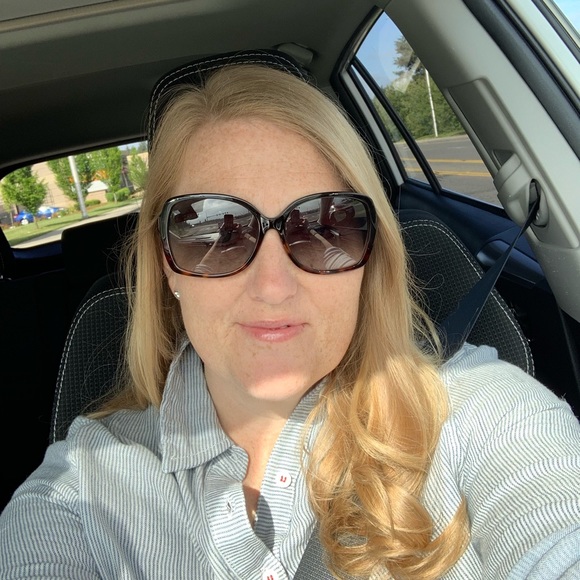 Meet your Posher, Jennifer - Picture 2 of 2